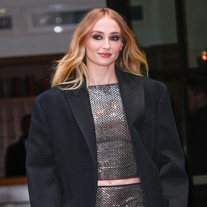 Sophie Turner'ın Tomb Raider serisi için Lara Croft'a dönüşümünü keşfedin.
