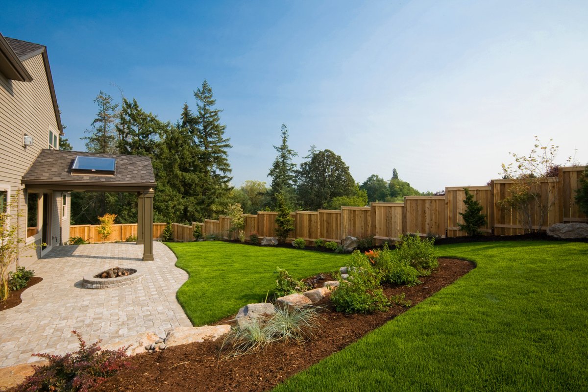 9 things landscapers, gardeners, and interior designers: would never have in their outdoor spaces