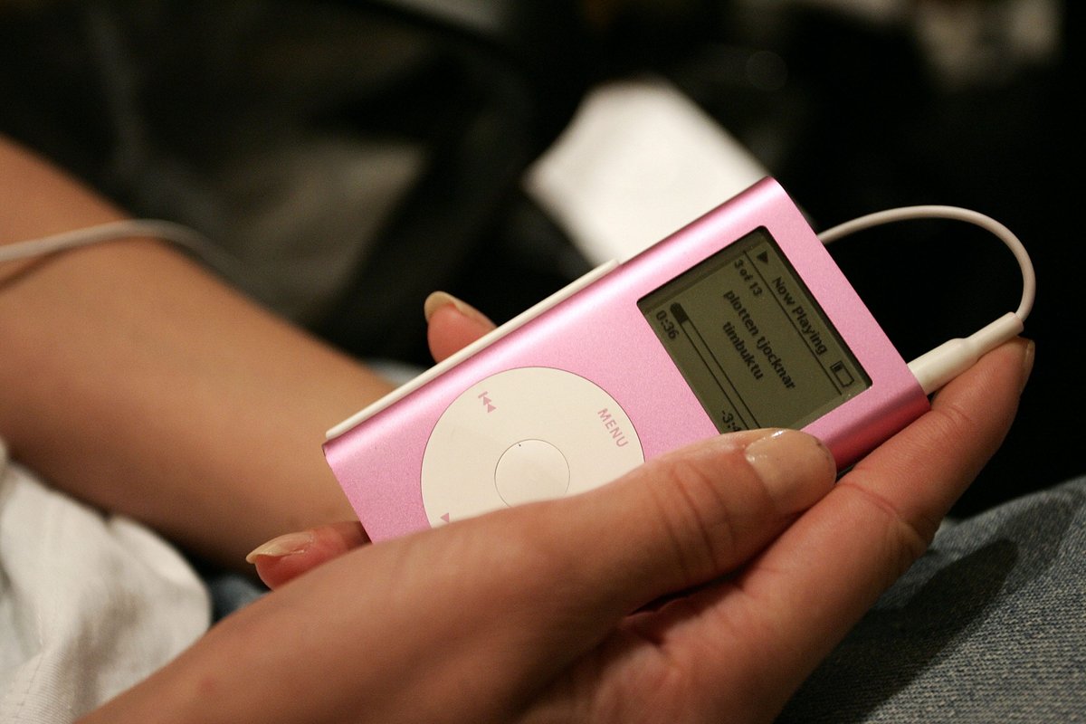 AI anxiety is spiking. The internet is pining for the simpler days of iPods, digital cameras, and retro phones.