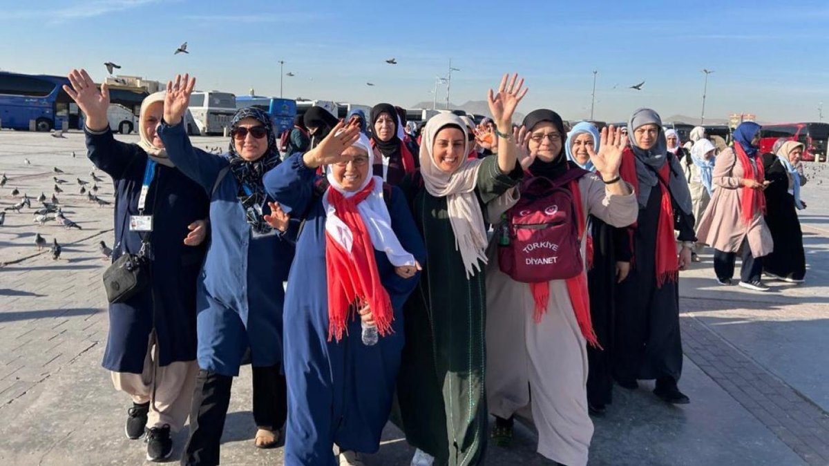 Şehit yakınlarından oluşan kafile umreye uğurlandı