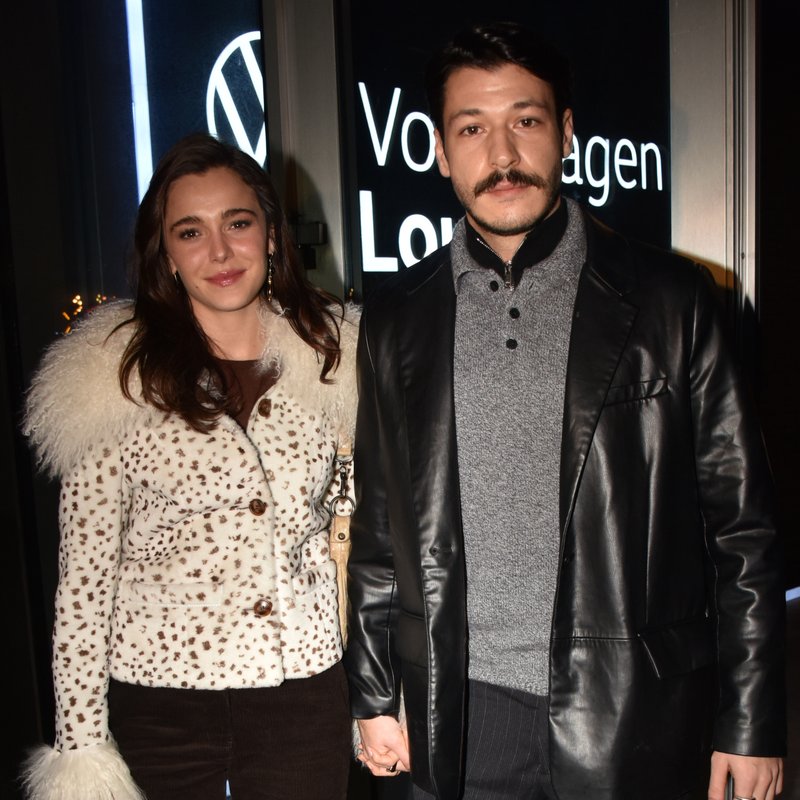 "Ünlü İsimler, Ebru Gündeş’in Konserinde Bir Araya Geldi"