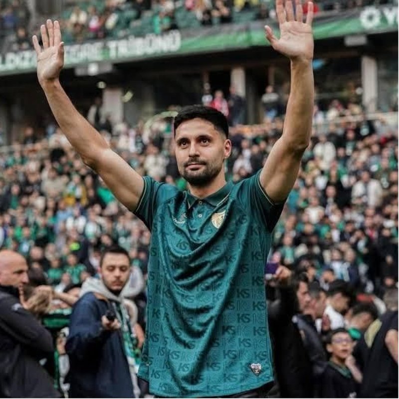 "Kocaelispor’da bir futbolcuyla yollar ayrıldı!"