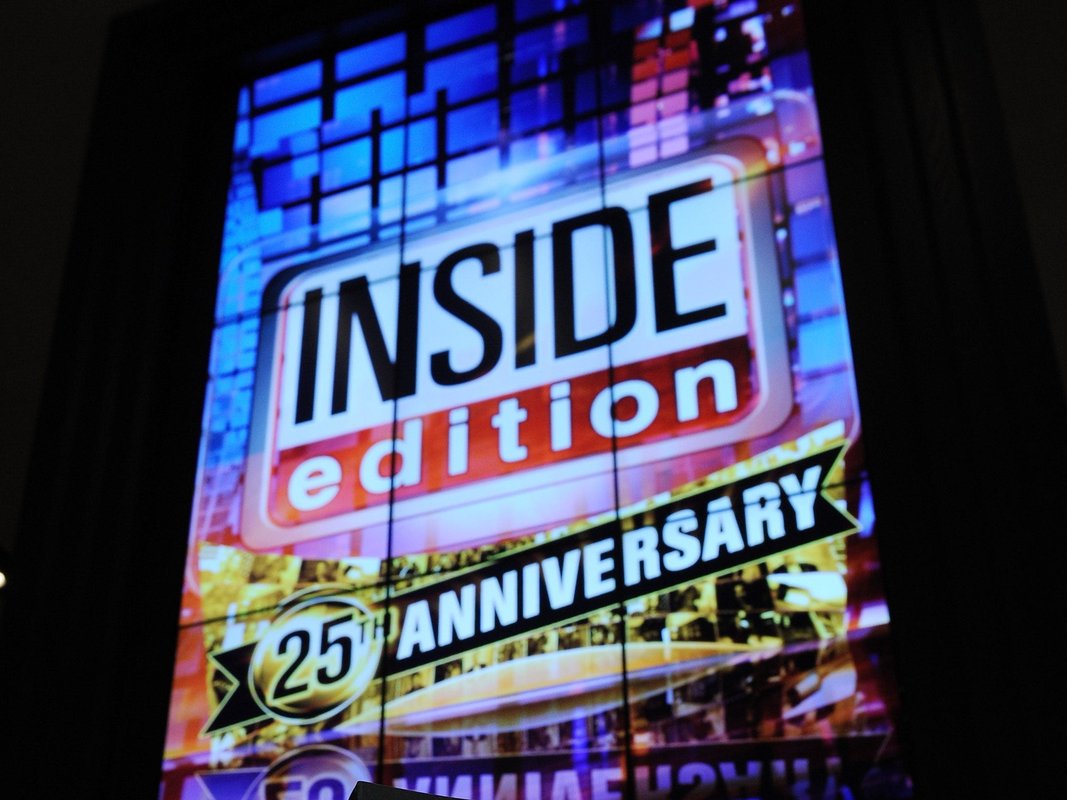 Eski yapımcıdan gelen iddiaya göre, 'Inside Edition' yöneticileri ve çalışanları ırkçı, cinsiyetçi, antisemitik ve İslam karşıtı ifadeler kullandı.