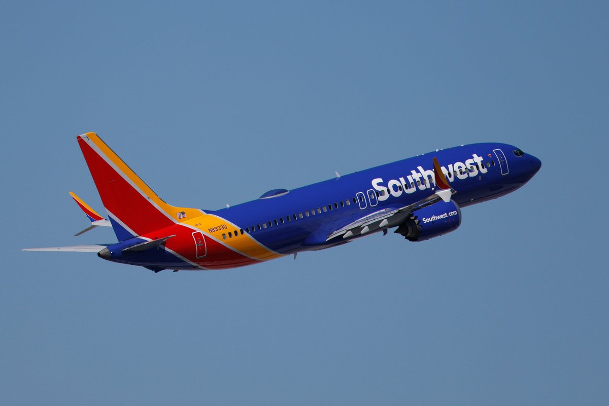 A cross-country Southwest flight's windshield cracked: at 37,000 feet and forced a diversion