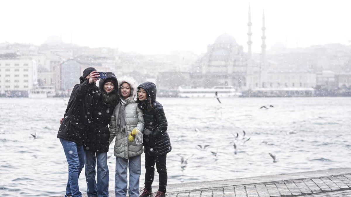 "İstanbul'da yılın ilk gününde kar yağışı yoğunlaşıyor"