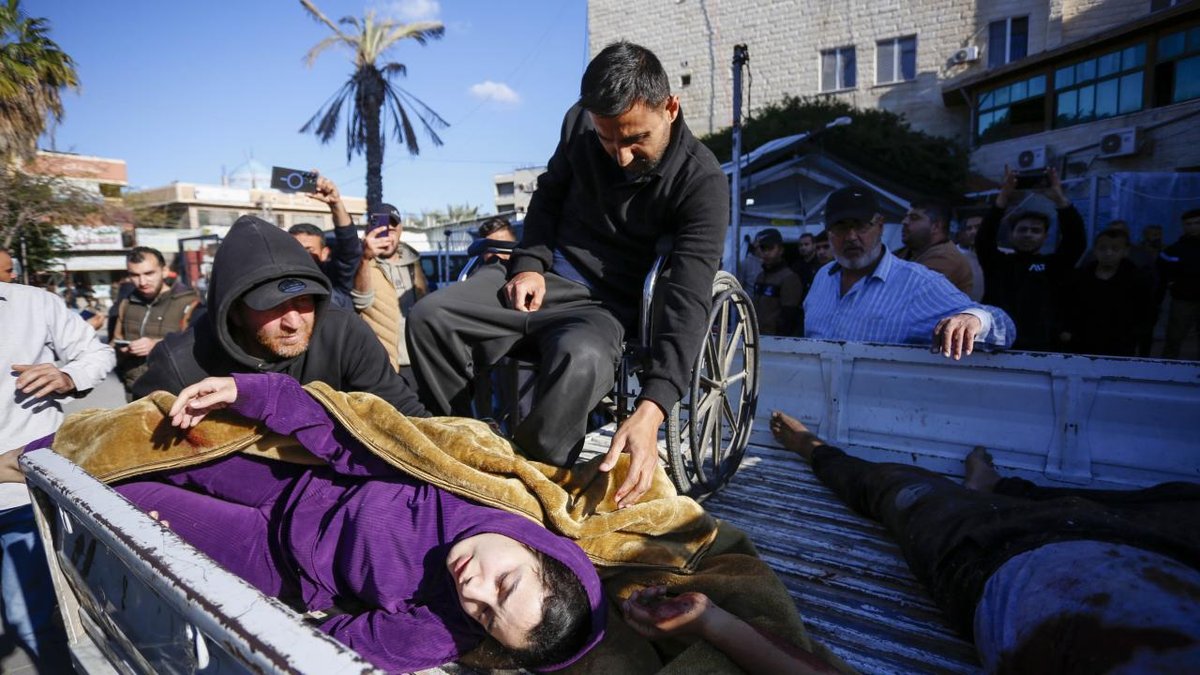 İsrail askerlerinin Gazze'ye düzenlediği saldırıda, biri çocuk olmak üzere 2 kişi yaşamını yitirdi.