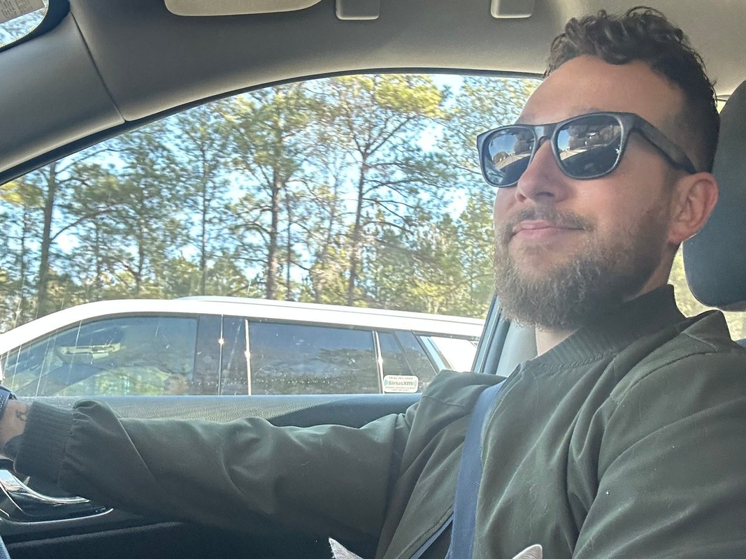 A financially independent millennial breaks down 4 ways to bring in cash, and shares the easiest type of hustle to start with