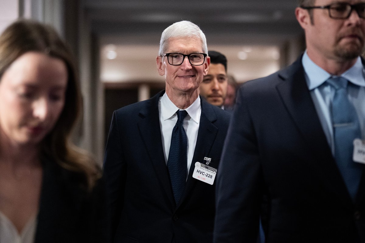 "Apple CEO'su Tim Cook'un geçen yılki kazancı ne kadar oldu?"