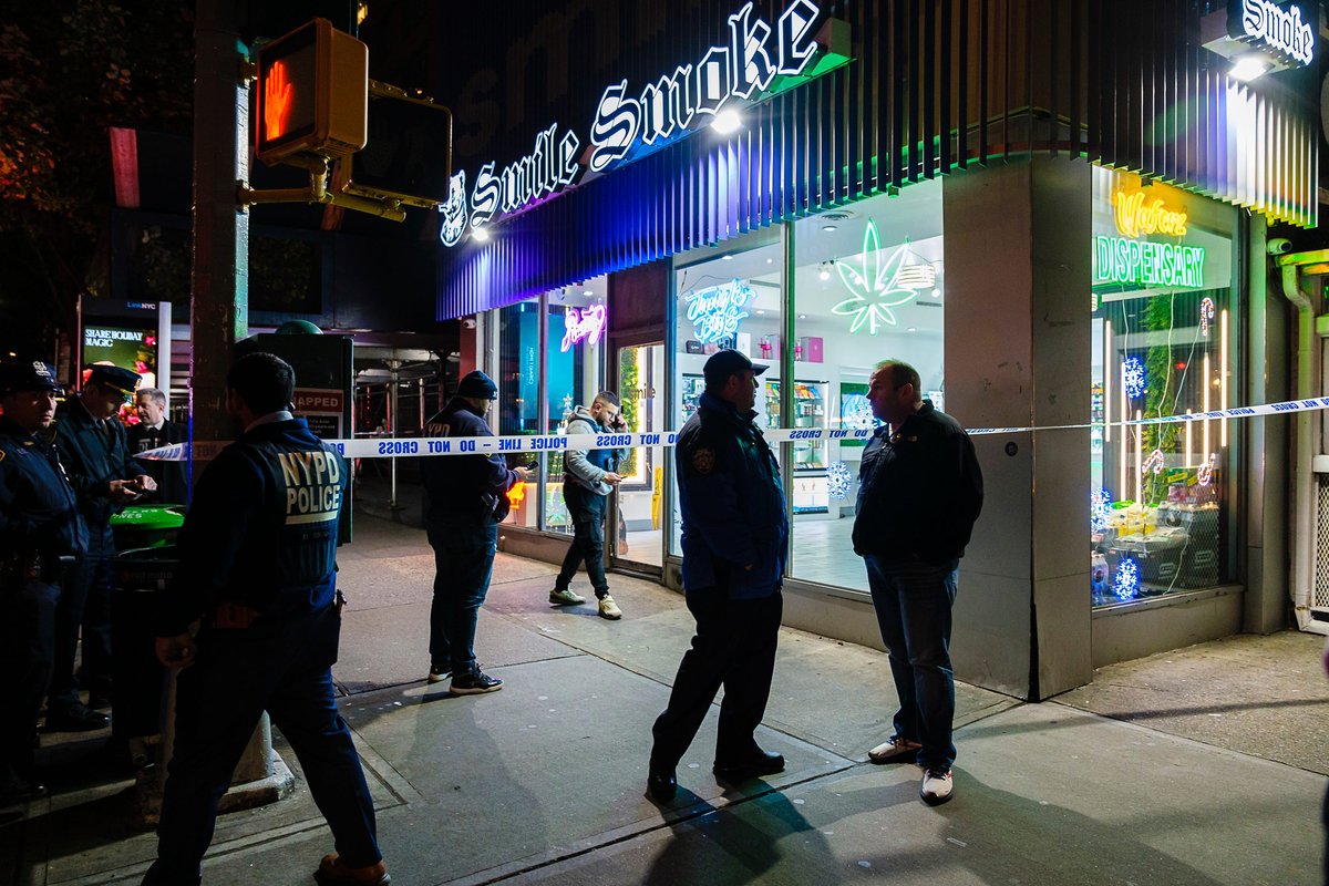 "New York'taki Ruhsatsız Marijuana Dükkanlarına Yönelik Kaotik Baskınlar"