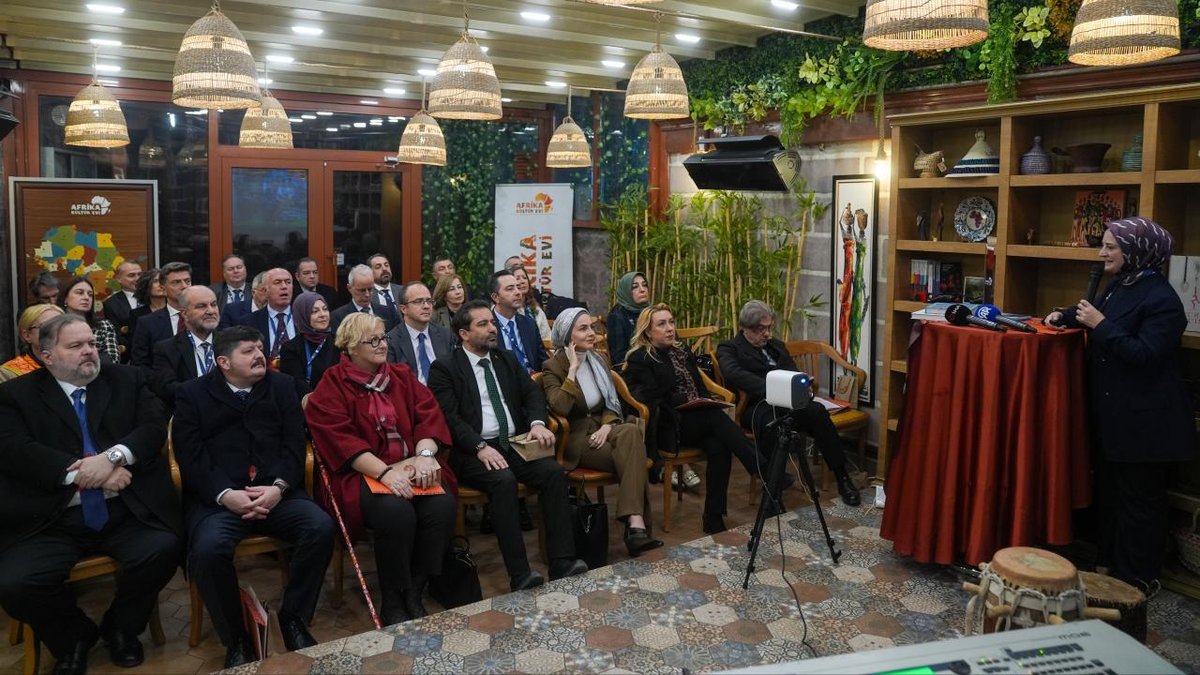 "Büyükelçiler, Afrika Kültür Evi'ni Gezdi"
