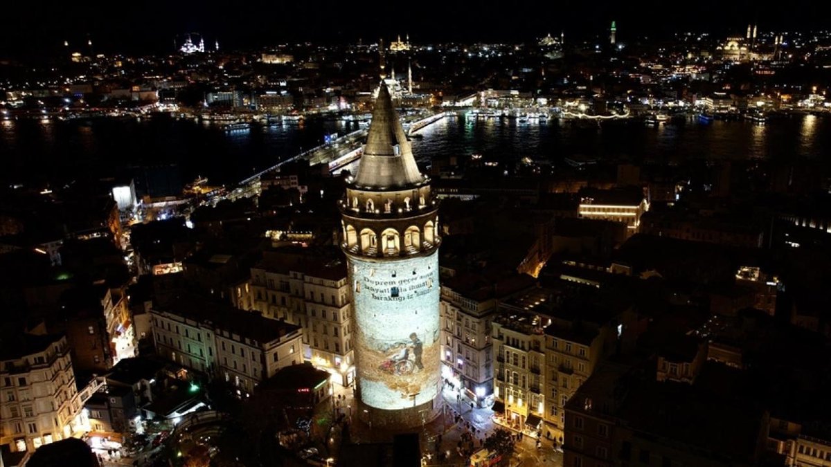 Galata Kulesi'nde 6 Şubat depremleriyle ilgili farkındalık amacıyla video gösterimi yapıldı