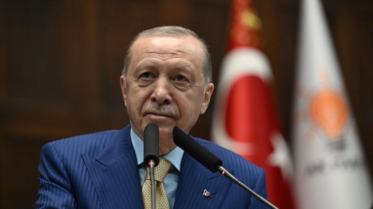Cumhurbaşkanı Erdoğan, trafikte iftariyelik: dağıtan AK Gençlik üyeleriyle karşılaştı