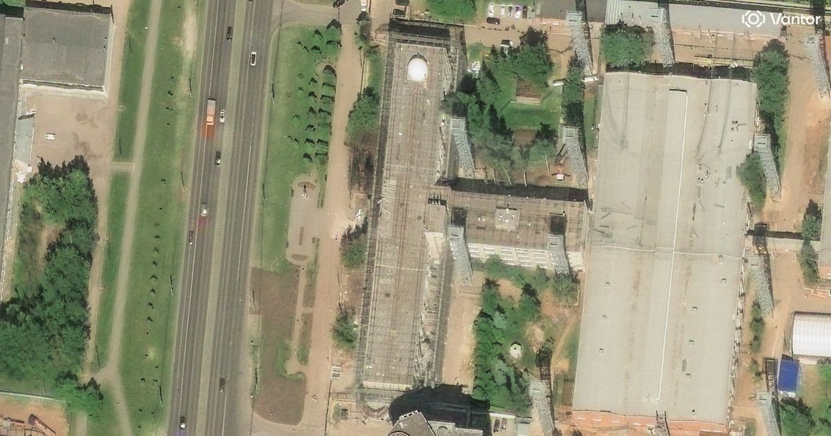 Russia wrapped a whole building in an anti-drone cage, satellite imagery shows. Ukraine fired on it with cruise missiles.