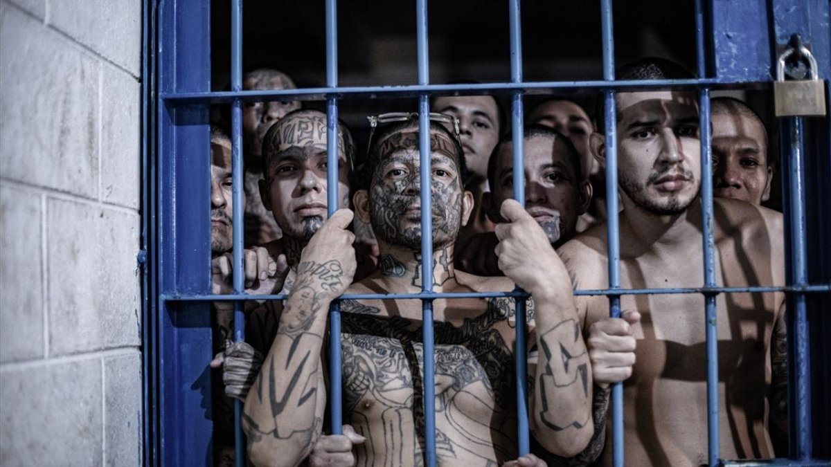 El Salvador'da, MS13 çetesi mensubuna 1335 yıl hapis cezası kararı alındı.