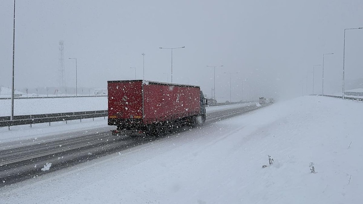 "Düzce Kaynaşlı-Bolu Gerede Cankurtaran bölgesi büyük araç trafiğine geçici olarak kapatıldı"