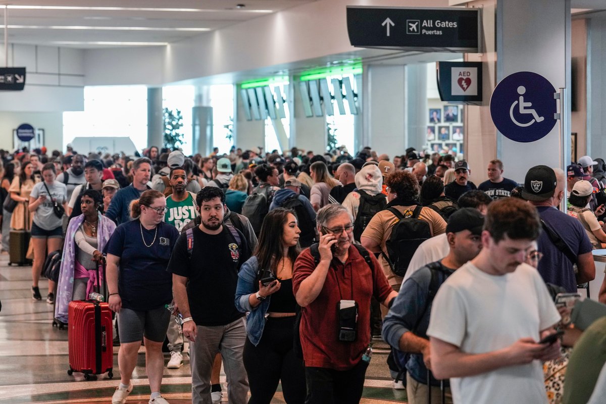 Unpaid TSA staff are calling out in big numbers. Here are the 5 airports where the problem is worst.