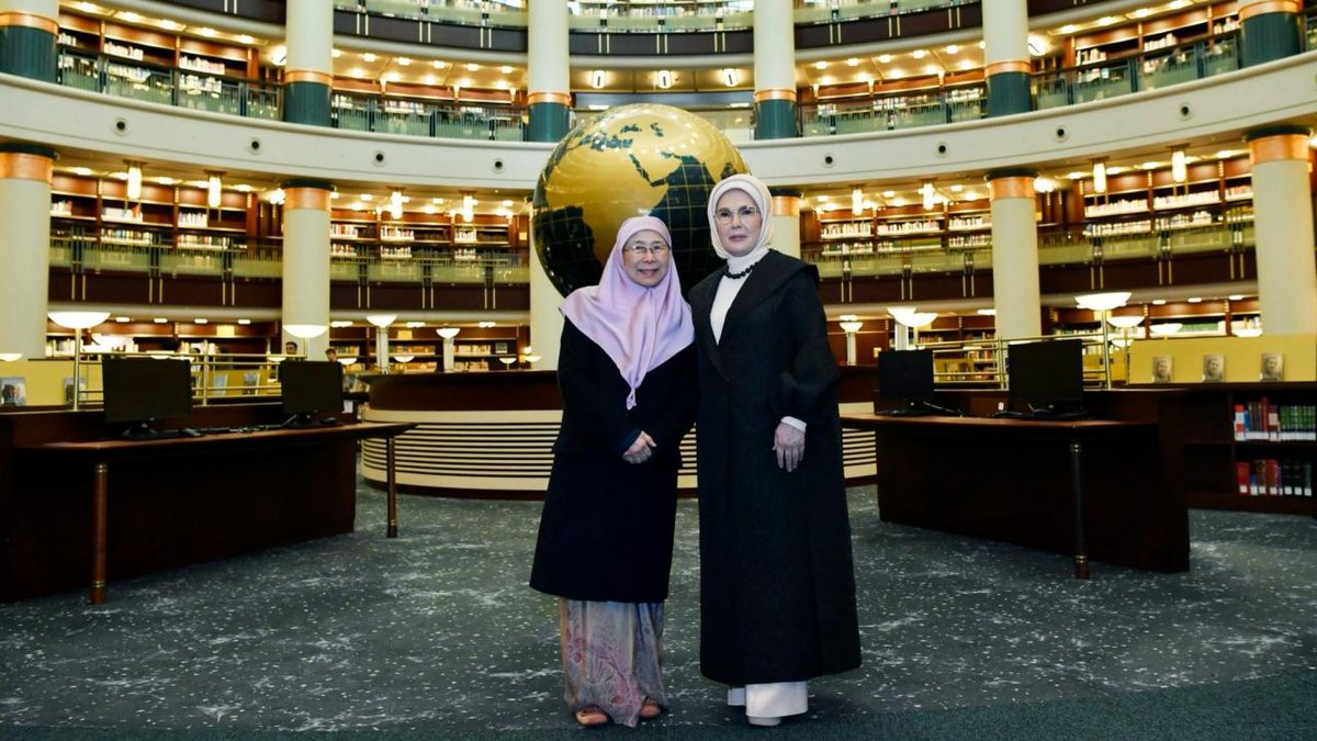 Emine Erdoğan, Malezya Başbakanı İbrahim'in eşi Wan Azizah İsmail'i konuk etti.