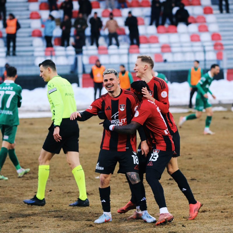 "Van Spor FK, 3 gol atarak 3 puanı hanesine yazdırdı!"