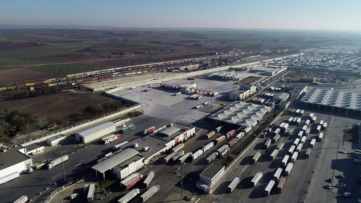 Kapıkule Sınır Kapısı'nda ticari araçların geçişinde yeni rekor kırıldı