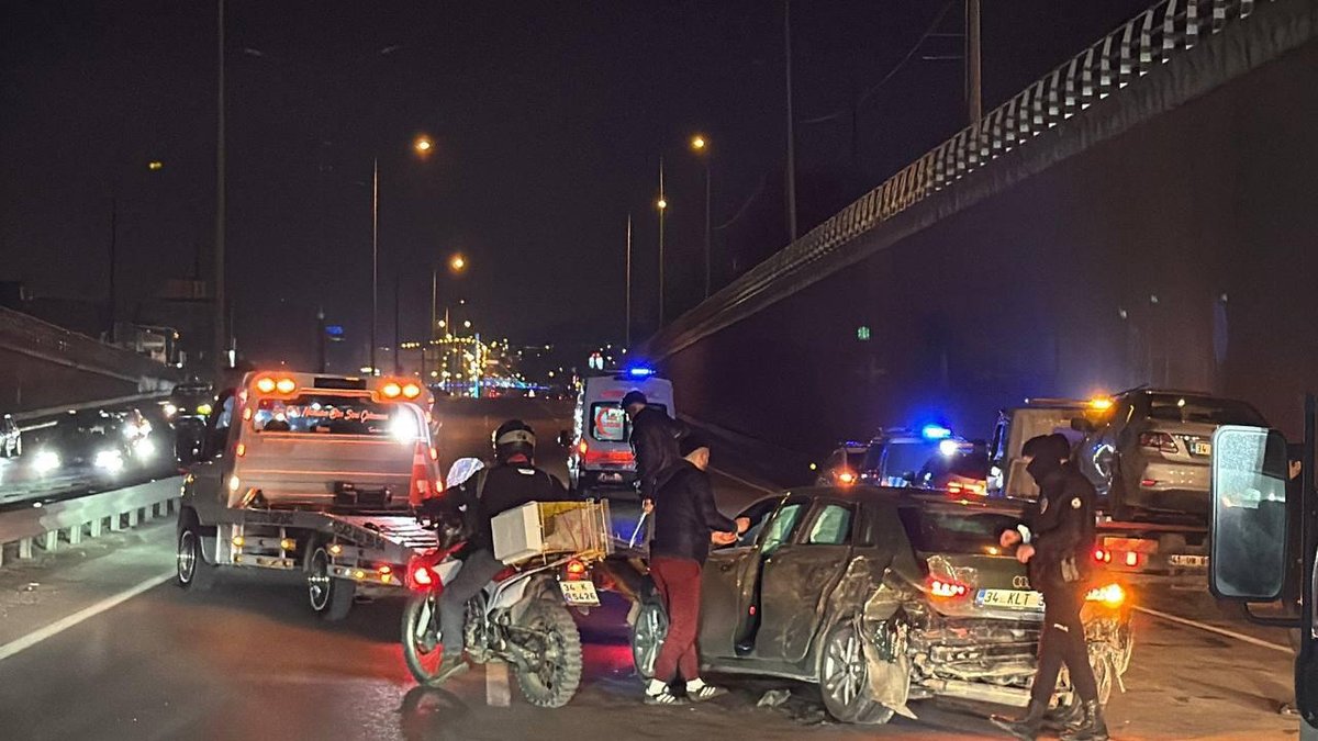 D100 kara yolunda zincirleme kaza: 3 araç birbirine girdi