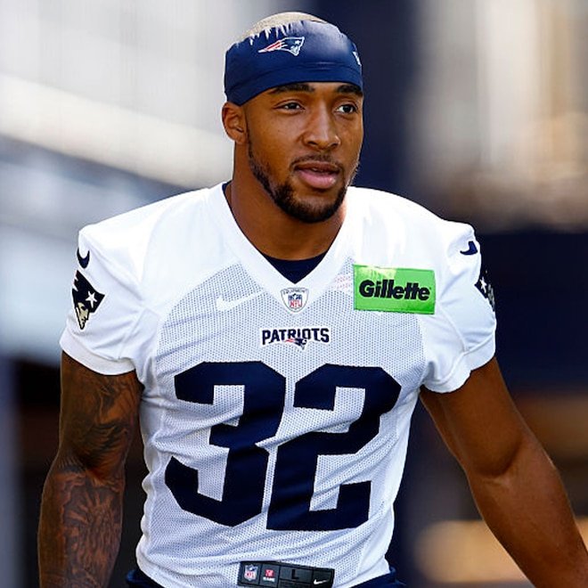 Patriotler Oyuncusu TreVeyon Henderson, Süper Bowl'dan Günler Önce Evlendi