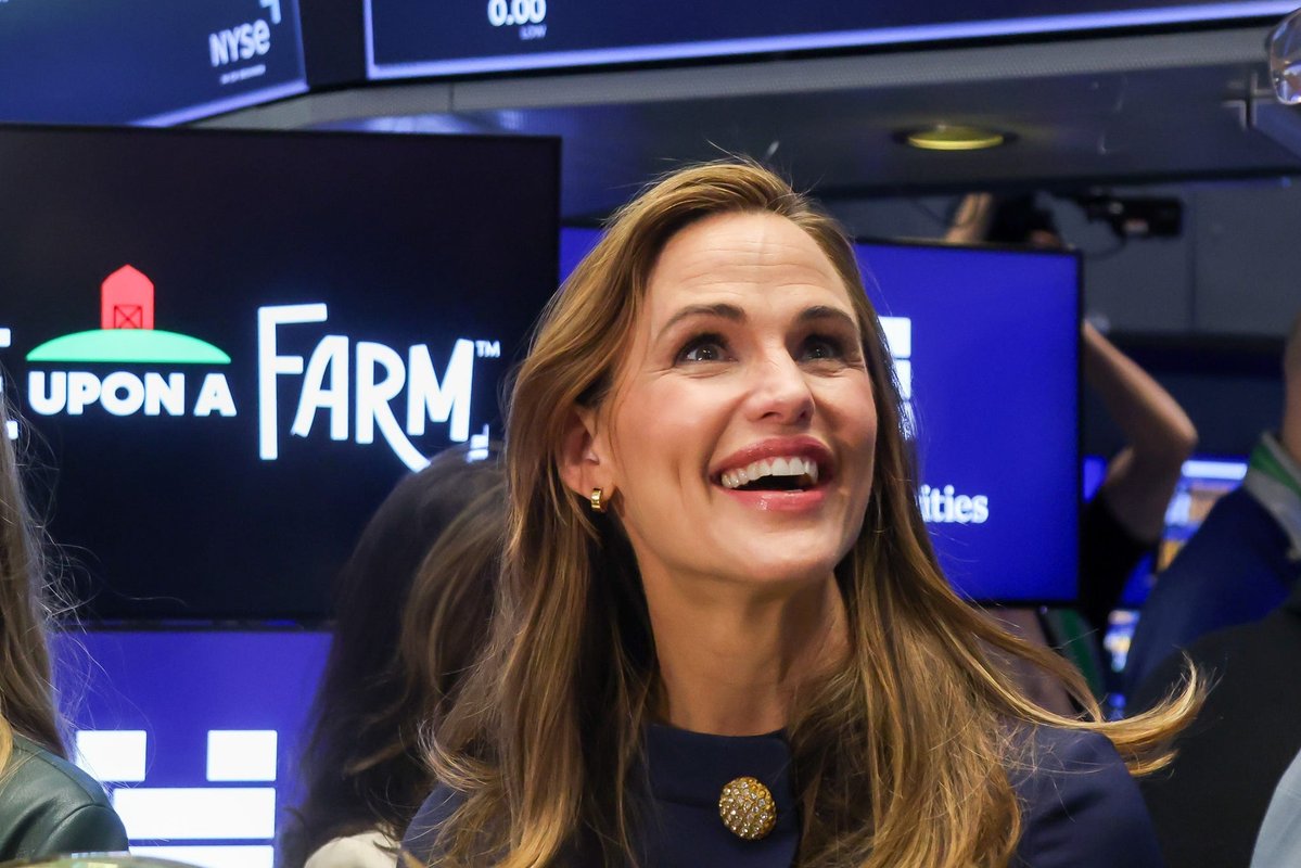 Jennifer Garner says she panicked about money after her divorce. It inspired her career pivot at 45.