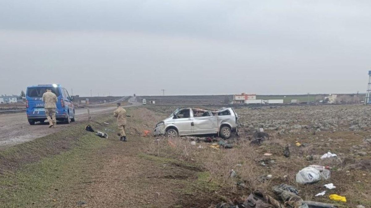 Şırnak'ta minibüs devrildi: İki kişi hayatını kaybetti, altı yaralı var