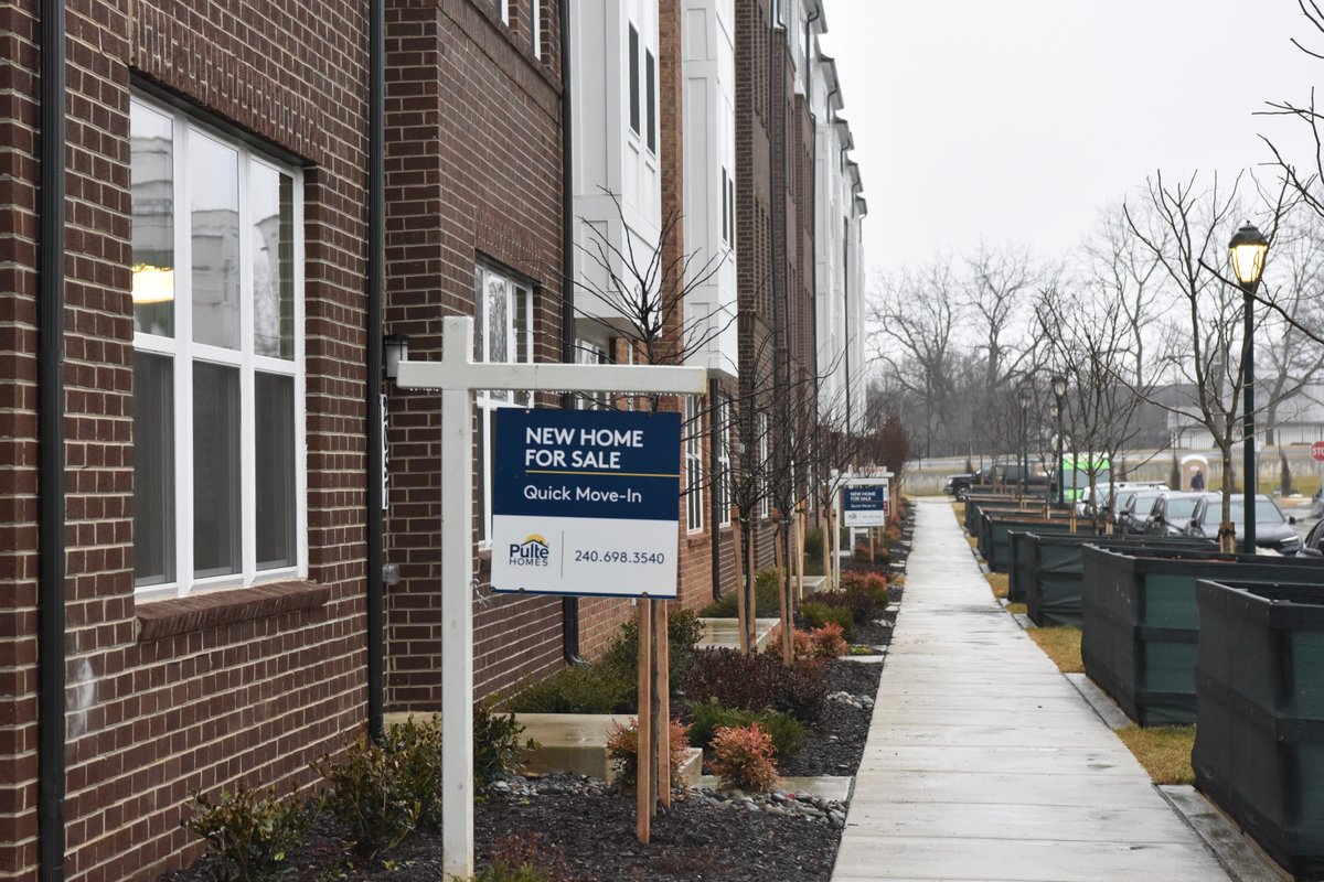 Mortgage rates are back below: 6%, the lowest since 2022