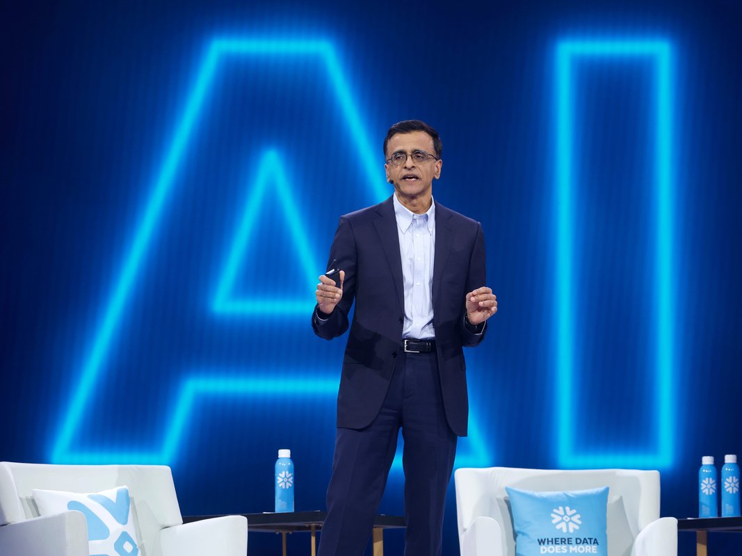 "Snowflake CEO'su, yapay zeka ile ilgili insanların genellikle iki gruba ayrıldığını belirtiyor - her ikisi de yanılıyor"
