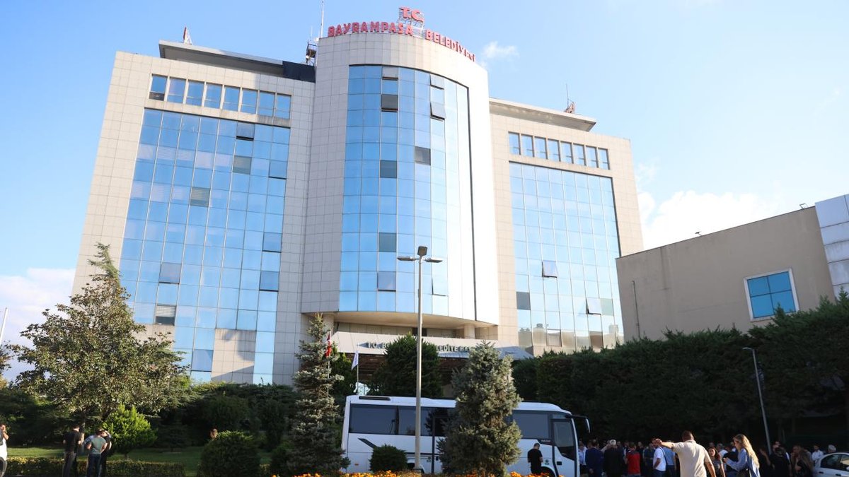 Bayrampaşa Belediyesi'ne ilişkin yolsuzluk soruşturmasında iki kişi için tutuklama istediği açıklandı.
