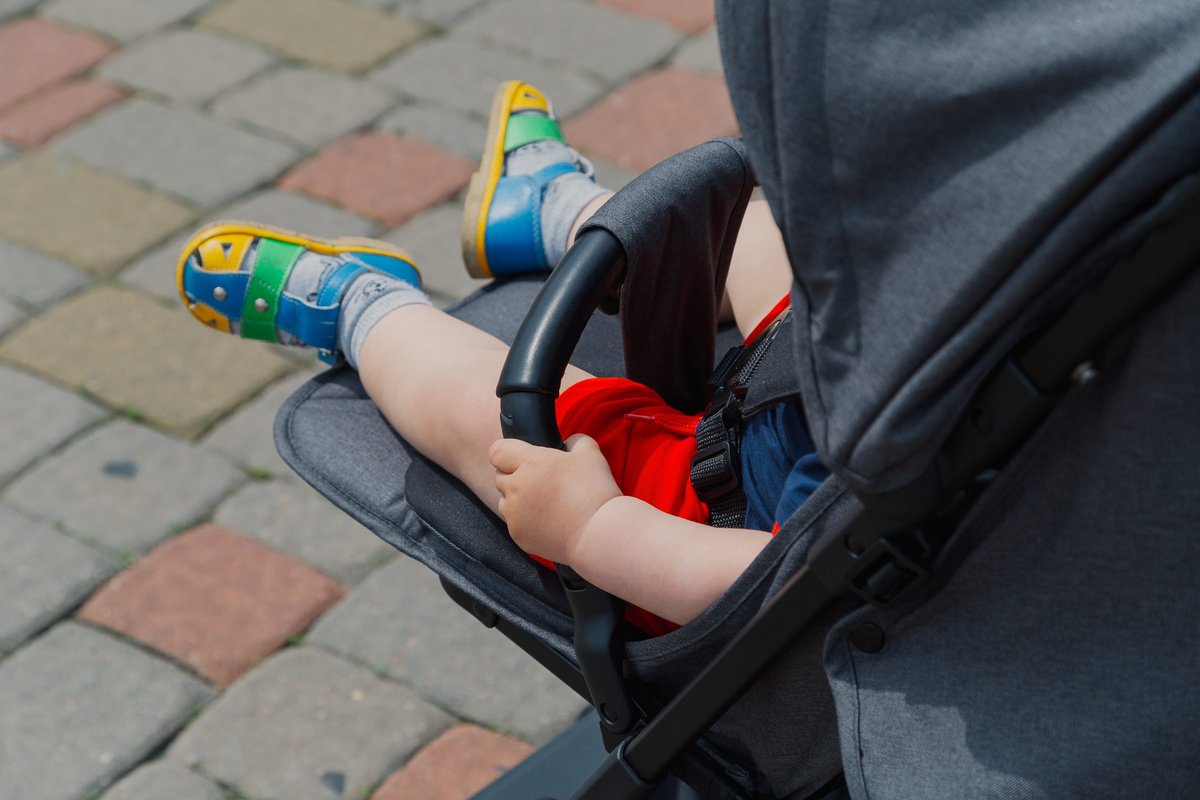 I found making friends as a new mom so hard. A stranger on the street changed everything.
