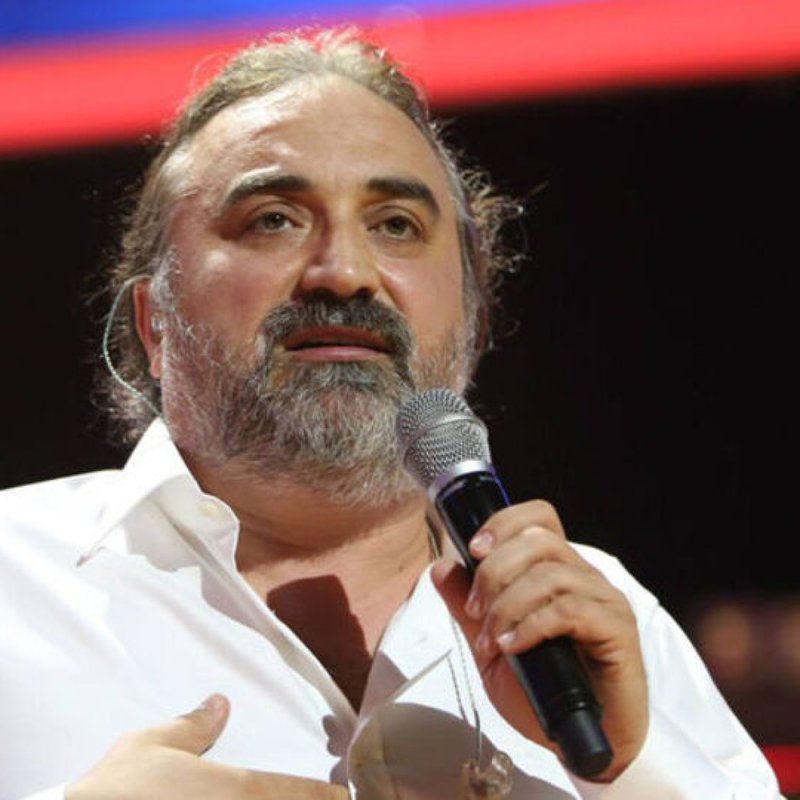 "Şarkılar, Volkan Konak'a ithaf edildi"