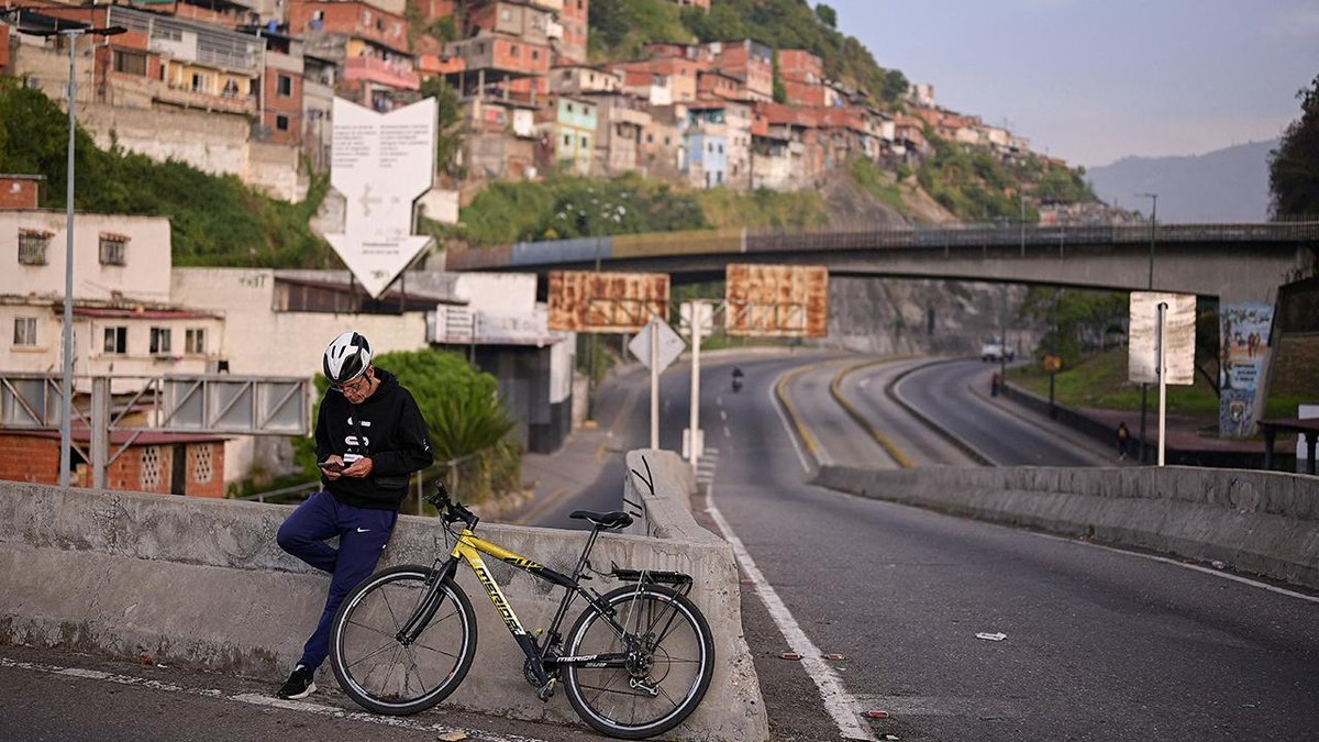 "Venezuela'da halk belirsizlik içinde uyandı: Karakas'ta sokaklar sessiz"