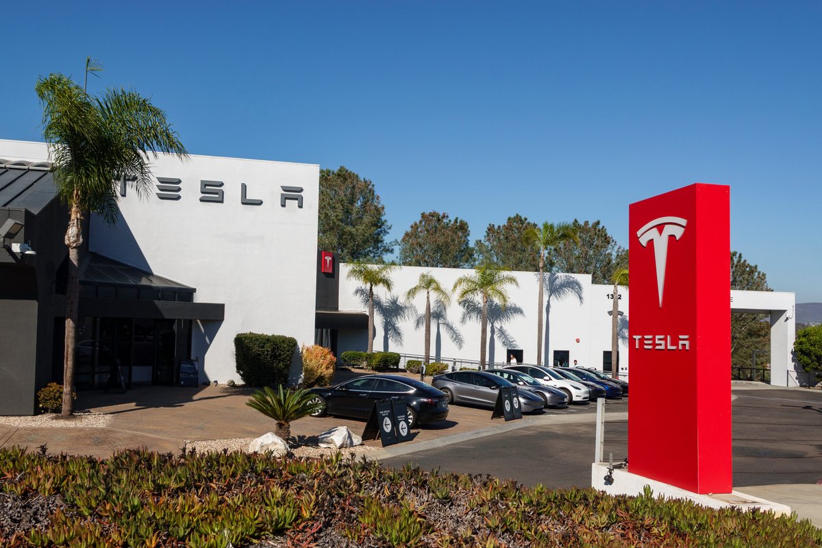 Tesla avoids sales freeze in California after dropping 'Autopilot' marketing