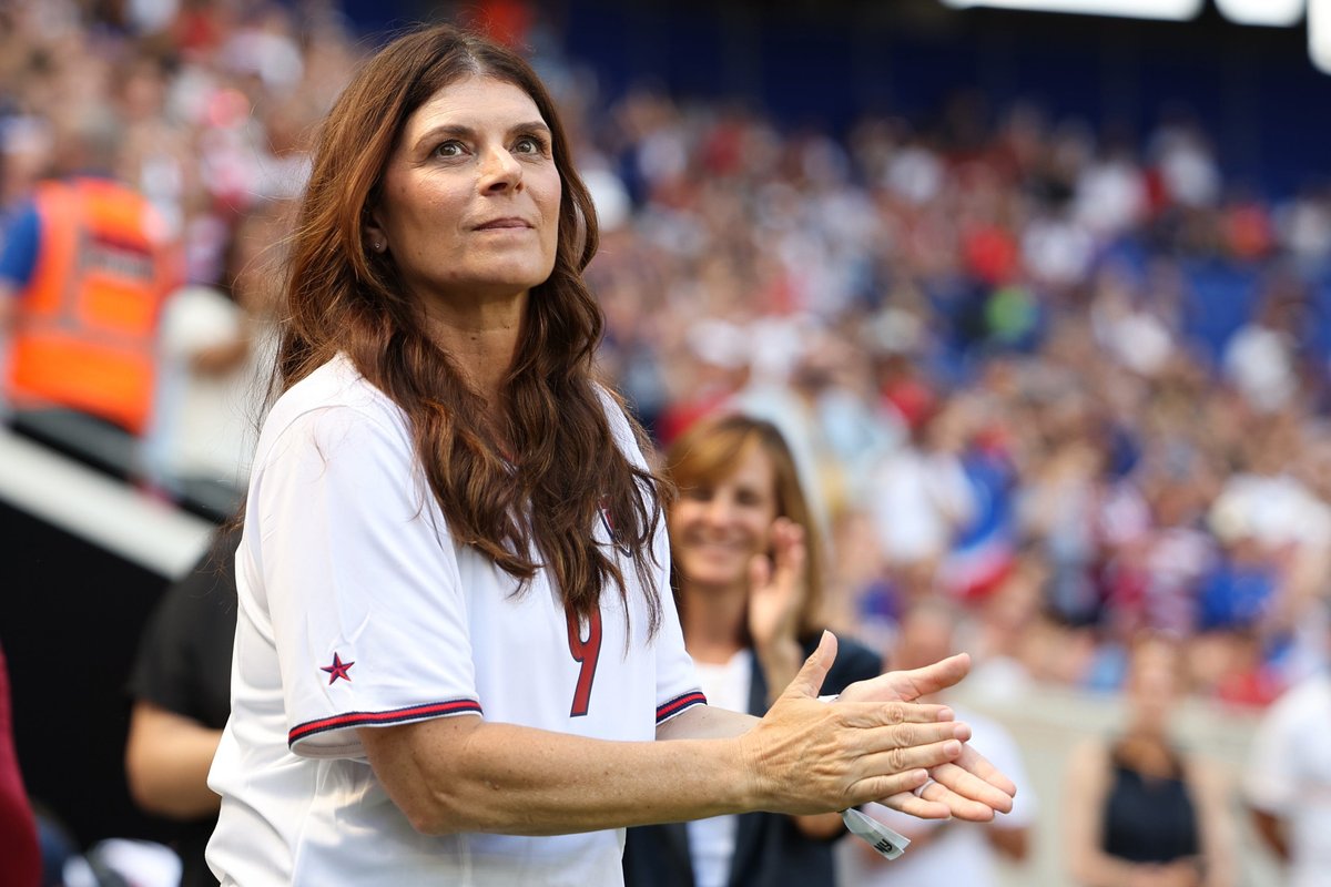 Soccer legend Mia Hamm has a 3-step longevity: routine to stay strong and agile in her 50s