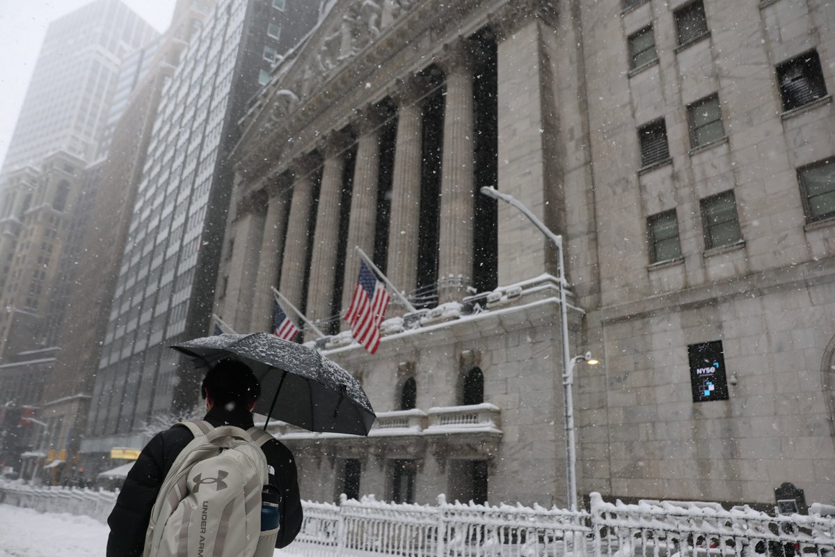 What smart people in economics and business are saying about: a viral report warning of an AI-driven recession and stock crash