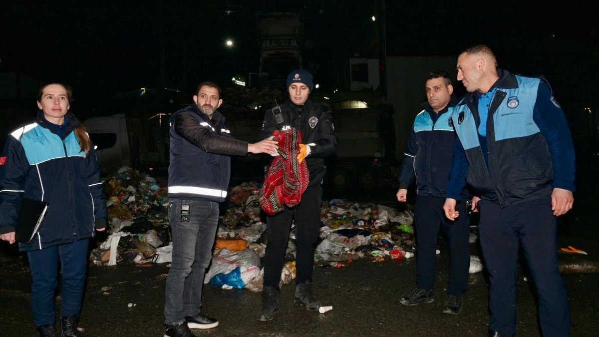 Yanlışlıkla çöpe atılan 1 milyon 200: bin lira değerindeki altınlar sahibine teslim edildi