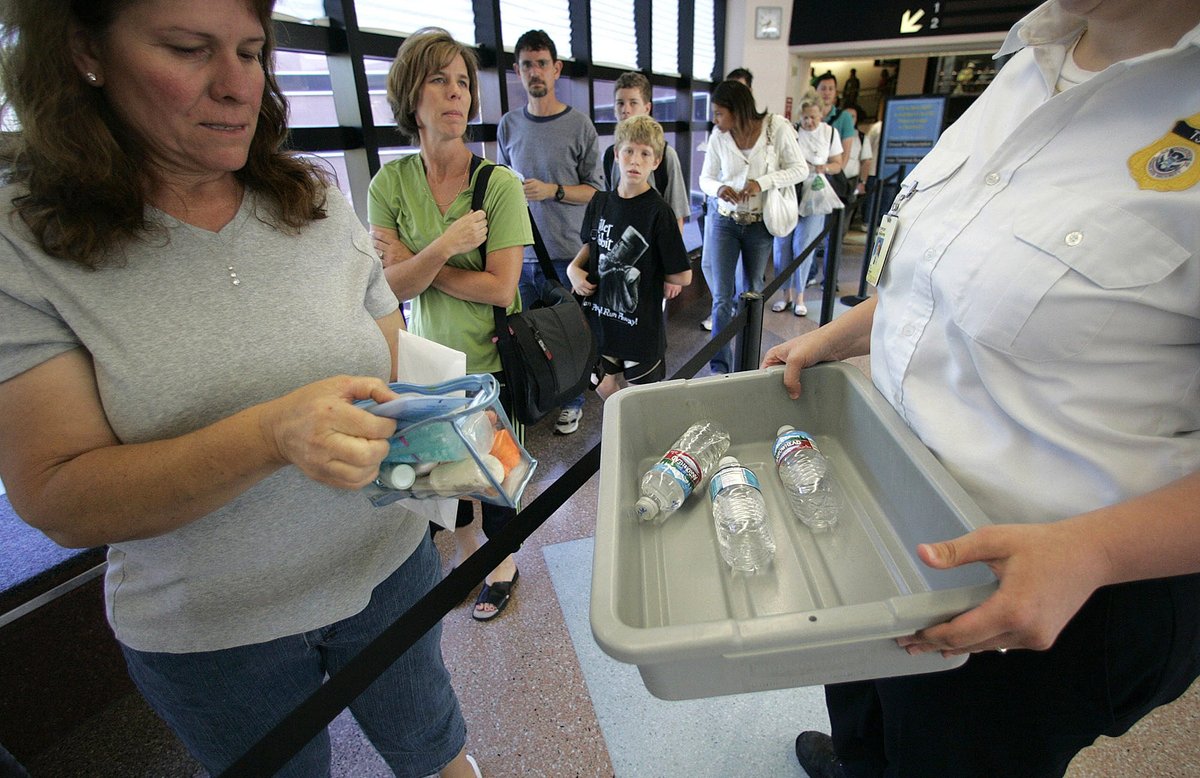 Silicon Valley airport tests 'José,' an AI-powered robot to ease travel snarls