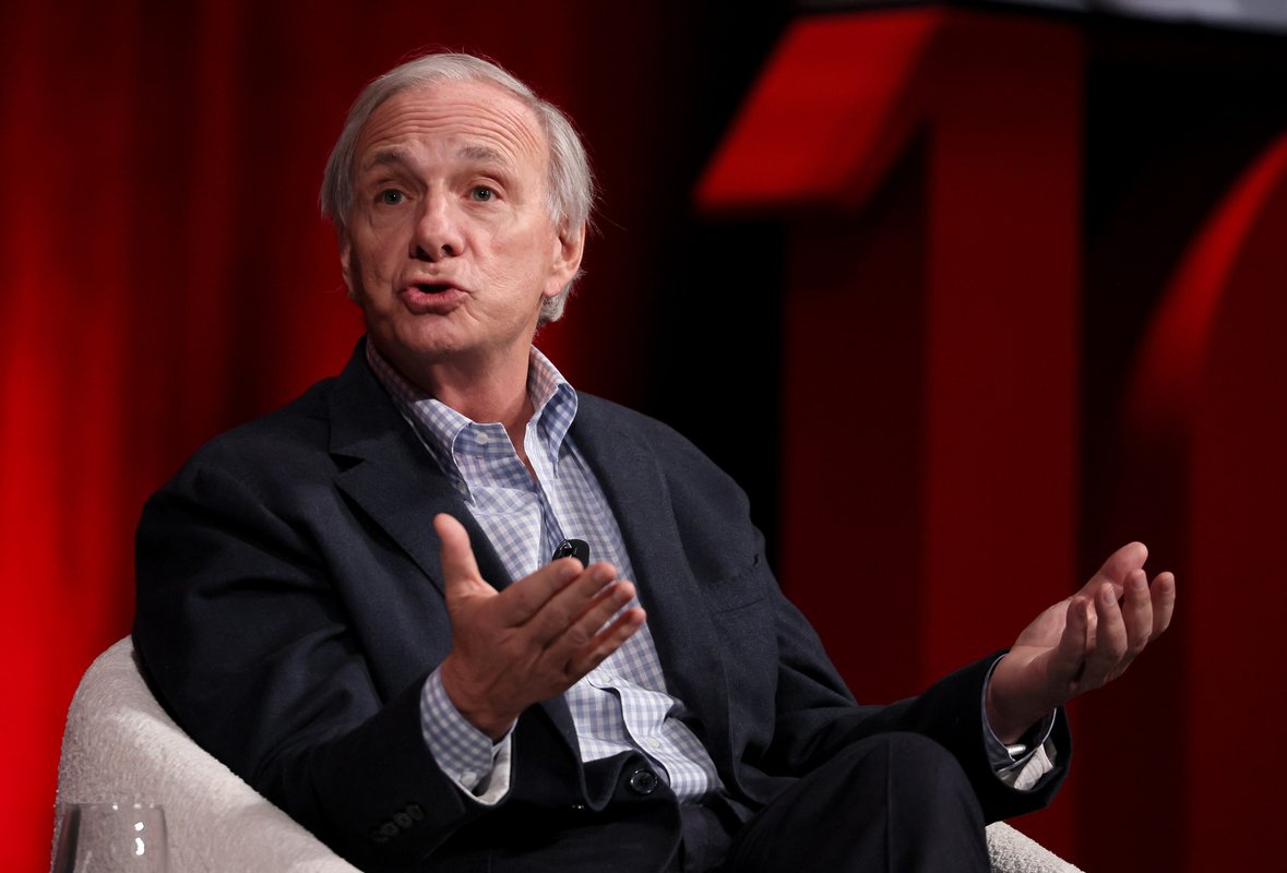 Milyarder Ray Dalio, ABD'nin 'patlayıcı bir durum' içinde olduğunu belirtti; Trump'a geri adım atması için çağrıda bulundu.