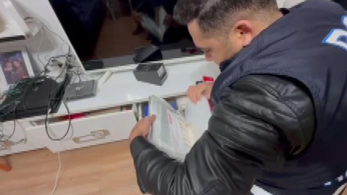 Ankara'da sahte çeklere yönelik operasyon gerçekleştirildi; 14 kişi gözaltına alındı.