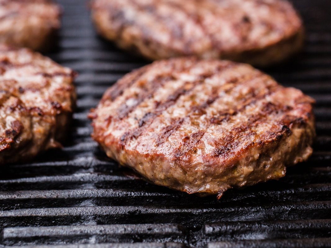 I've been a chef for over 15 years. Here are my 6 tips for making perfect, juicy burgers.