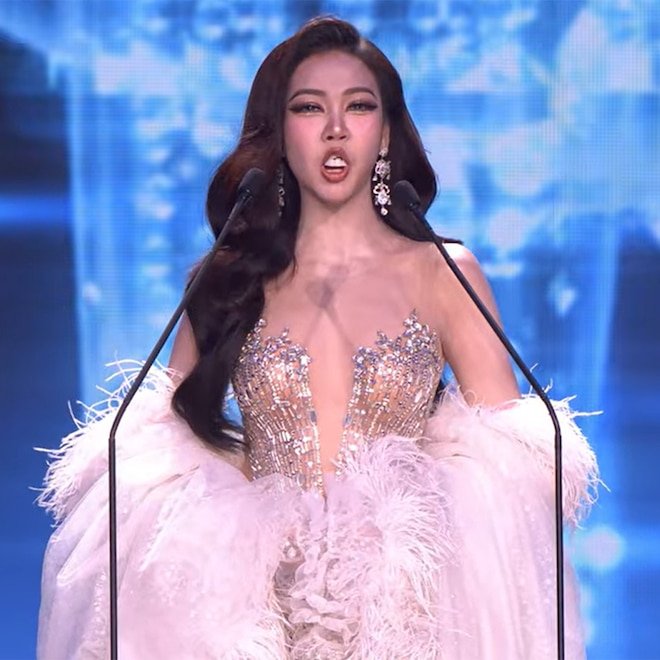 See Miss Thailand Contestant's Teeth Fall Out During Pageant