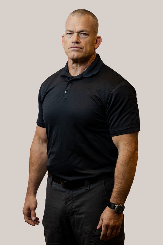 Emekli Deniz Kuvvetleri SEAL'ı Jocko Willink, her yerde yapabileceğiniz 5 egzersizi paylaştı; kas geliştirip, yağ yakarak sağlıklı yaşamı destekleyin.