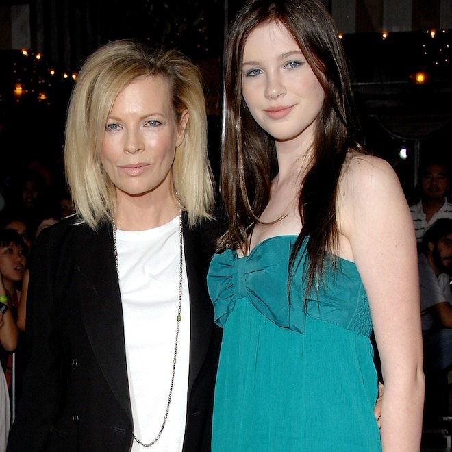 Ireland Baldwin, Kim Basinger ile nadir bir fotoğrafını paylaştı