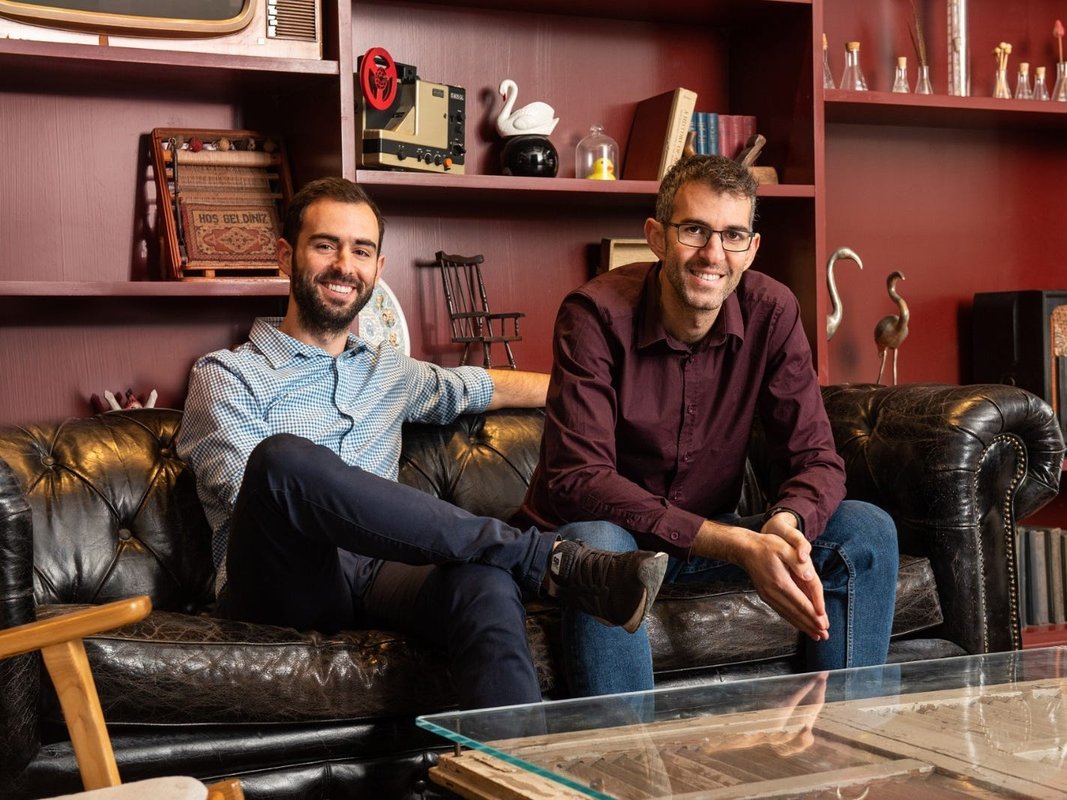 Founders who sold their startup to Cisco raise $34 million to kill IT tickets. Read their new AI startup's pitch deck.