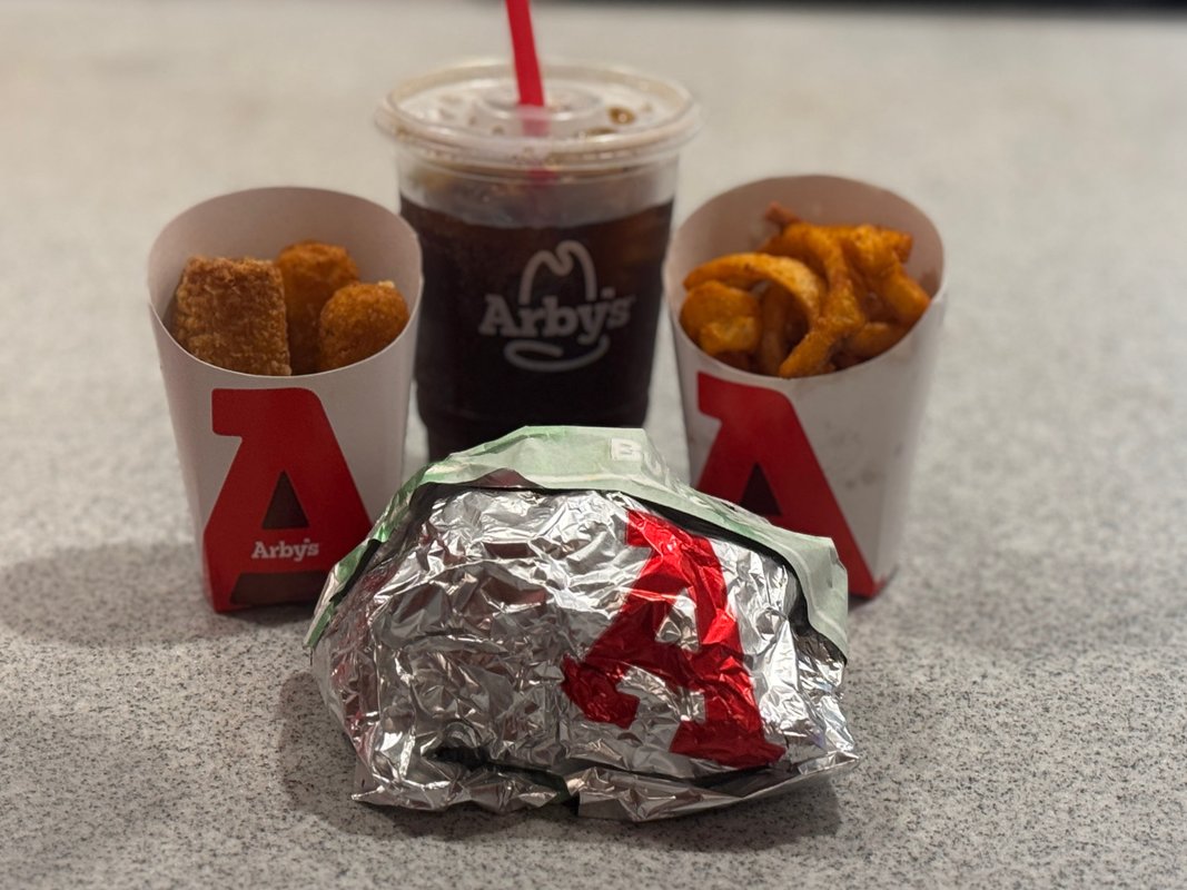 I tried Arby's new Buffalo chicken meal deal.: It left me stuffed, and the price surprised me.