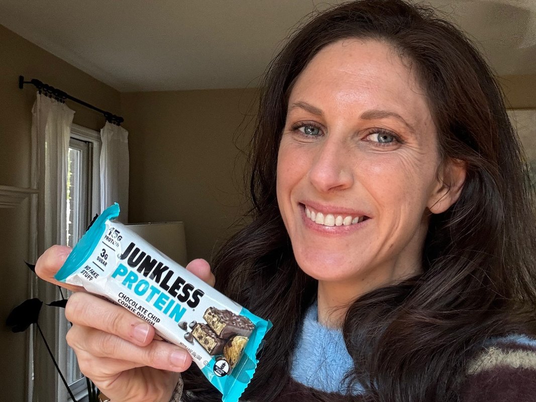 I'm a dietitian who frequently travels for work. These: 6 protein-filled snacks are always in my carry-on bag.