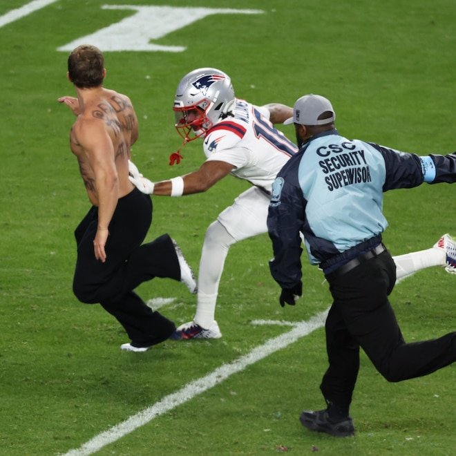 "Super Bowl 2026'da Sahada Kaçan Yılana Dikkatinizi Çekmemiş Olabilir"