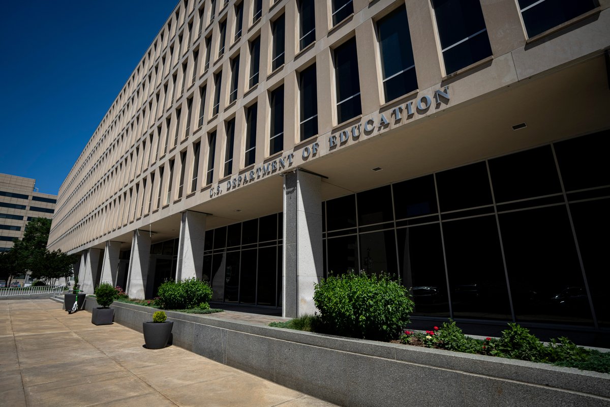Student-loan borrowers are struggling with repayment. A: new federal report shows a key reason.