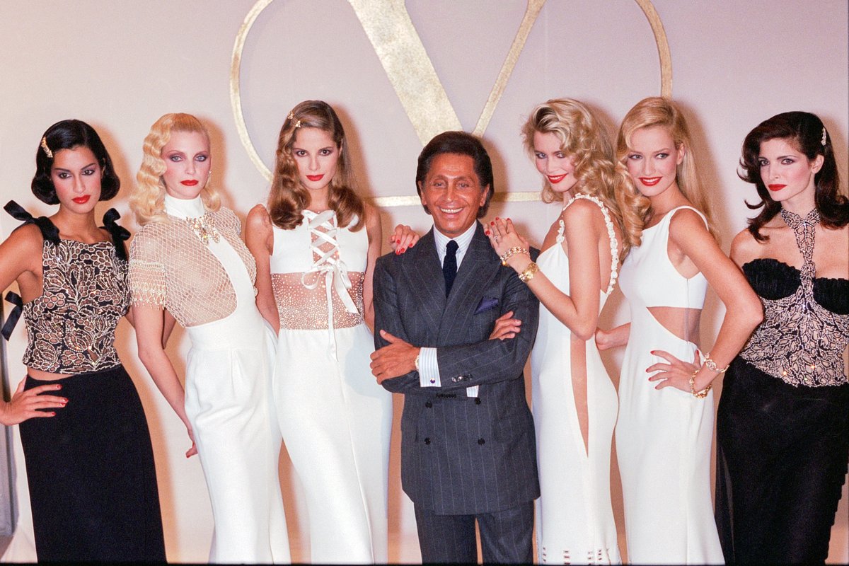 İtalyan moda tasarımcısı Valentino, 93 yaşında hayatını kaybetti. Kadınları giydirme tutkusuyla anılacak.